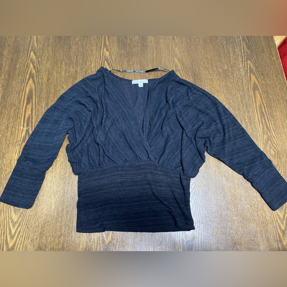 2 for $20 ⚜️ Green Envelope Black Long Sleeved Crossover V Neck Top Size Large - Picture 1 of 5